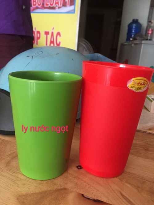 ly meca nước ngọt loại nhỏ
